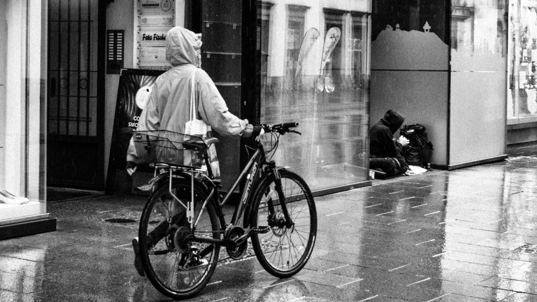 梅雨の自転車ライフを快適にするレインウェア活用術
