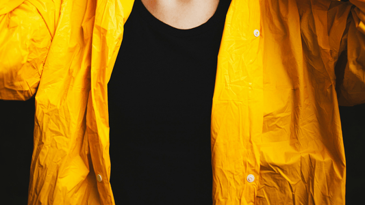 レインウェアとポンチョはどっちが良い？用途別に徹底比較 - BENQUE-store