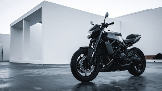 バイクユーザー必見！急な雨でも安心の防水レインスーツ徹底解説 - BENQUE-store