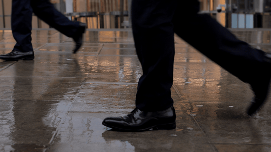 傘の罰金制度スタートで注目！今こそ見直したいレインウェア通勤 - BENQUE-store