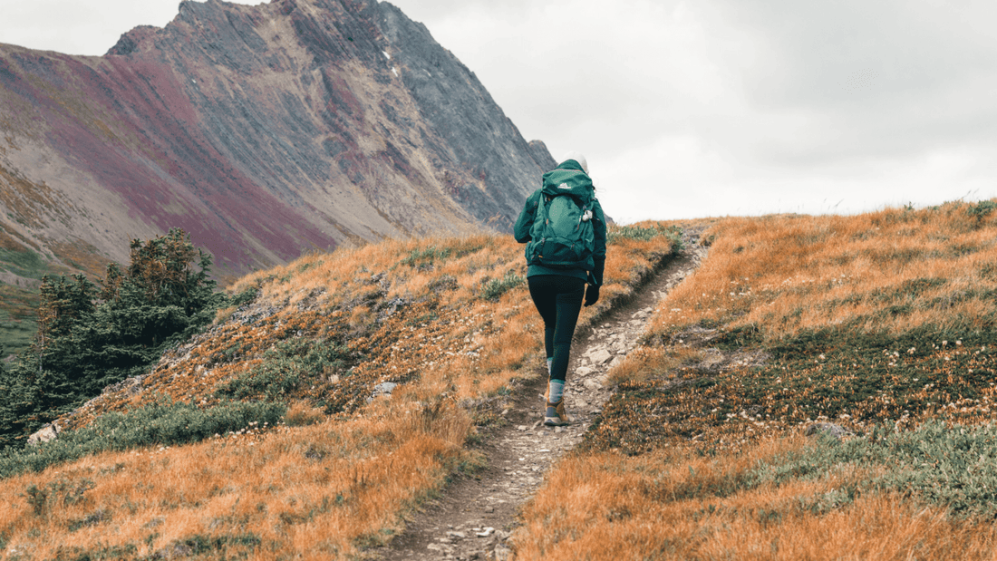 アウトドア用レインウェアの選び方｜登山・キャンプで失敗しない基準とは？ - BENQUE-store